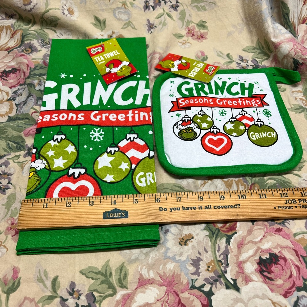 Grinch tea towel & pot holder - Picture 3 of 8